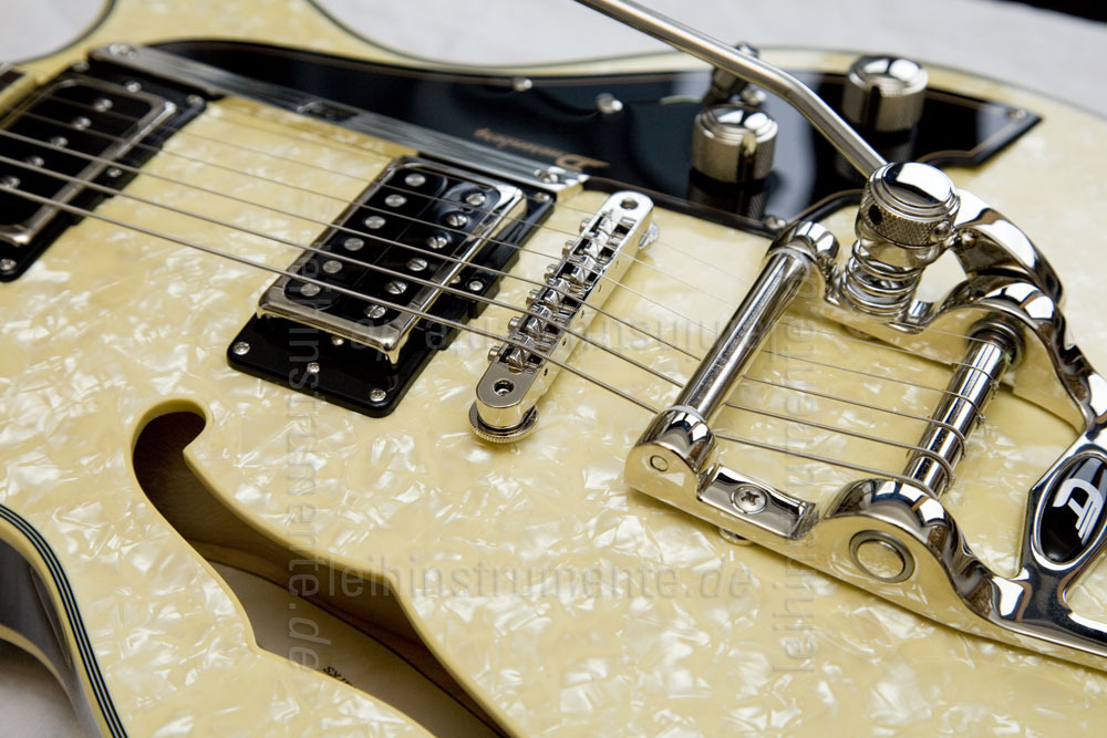 zur Artikelbeschreibung / Preis E-Gitarre DUESENBERG STARPLAYER TV - Creamy Pearloid LTD + Custom Line Case