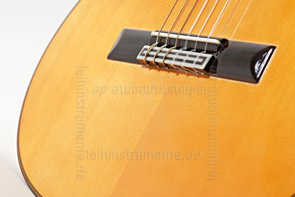 zur Artikelbeschreibung / Preis Spanische Flamencogitarre JOAN CASHIMIRA MODELL 102 - massive Fichtendecke - Zypresse