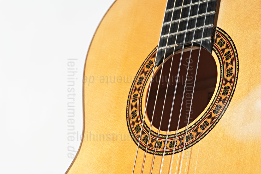 zur Artikelbeschreibung / Preis Spanische Flamencogitarre JOAN CASHIMIRA MODELL 102 - massive Fichtendecke - Zypresse